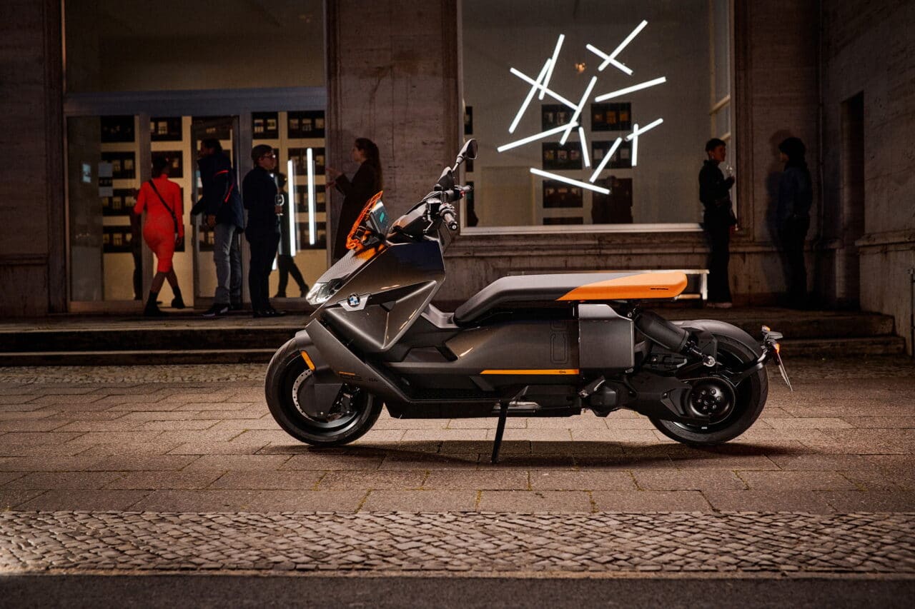 Nuovo BMW CE 04 2022, il primo scooter della rivoluzione elettrica