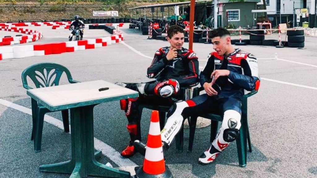 jorge-lorenzo-tony-arbolino-social