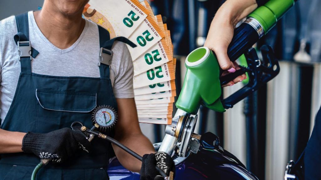 trucchetto della benzina self service