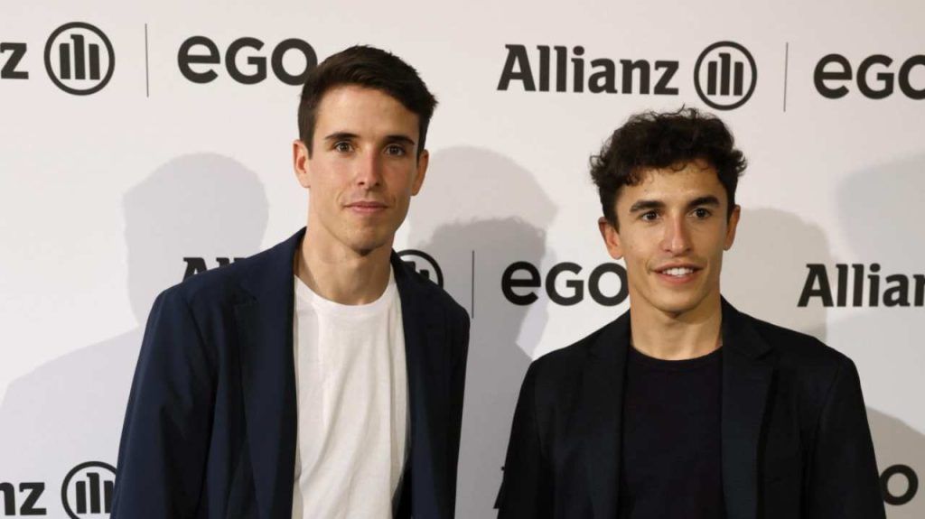 Alex Marquez e suo fratello Marc (Ansa)