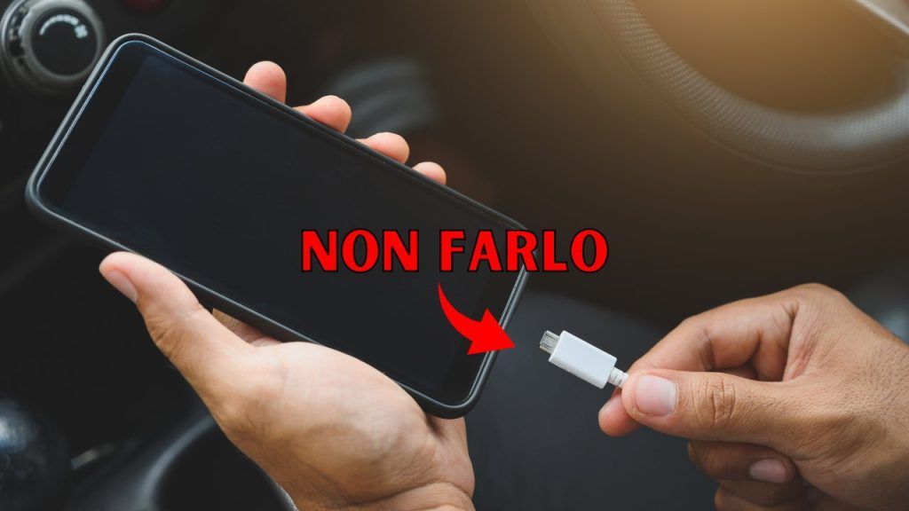 Carichi spesso il cellulare in auto?