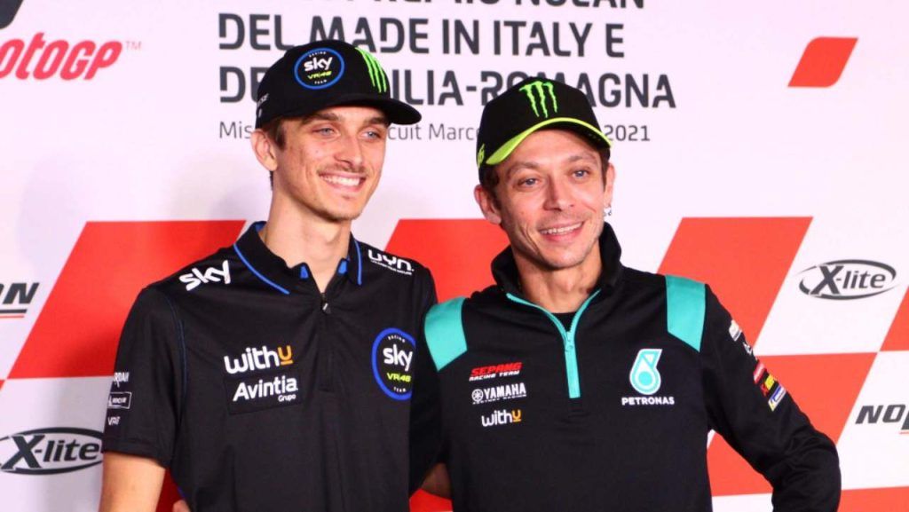 Luca Marini e Valentino Rossi (Ansa)