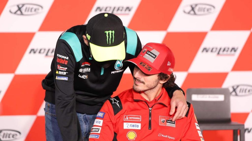 Valentino Rossi e Pecco Bagnaia (Ansa)