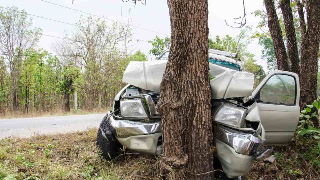 Auto che si schianta