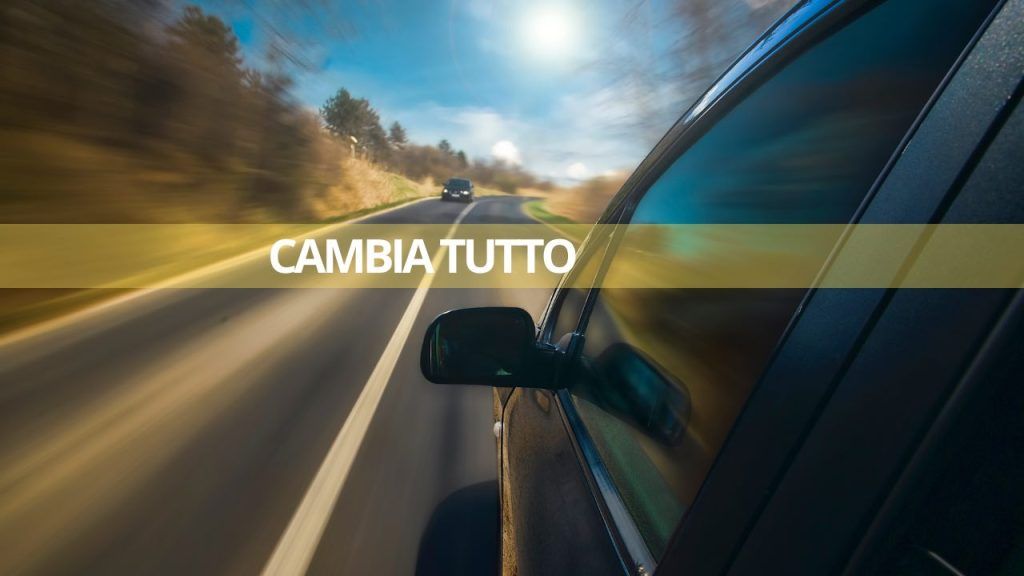 auto per strada