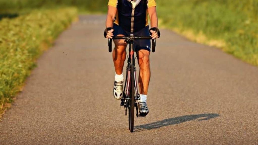 Uomo in bicicletta