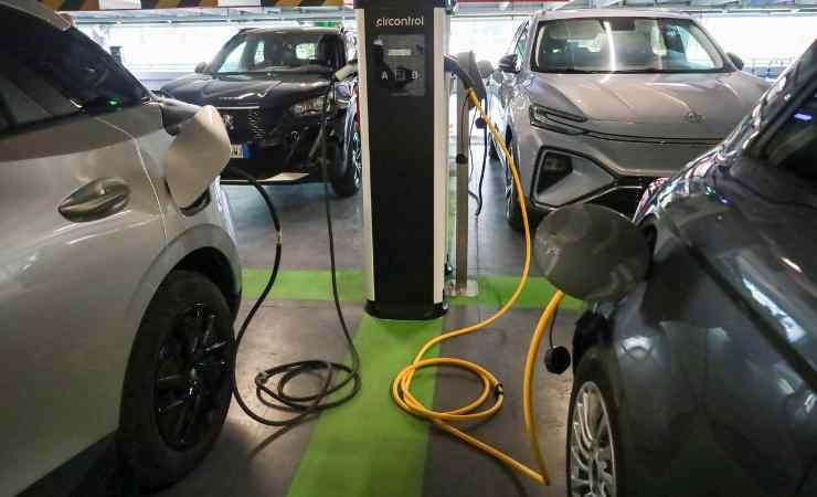 Auto elettriche in leasing