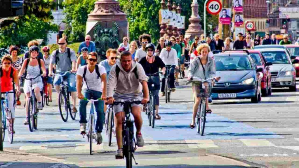 gente in bici